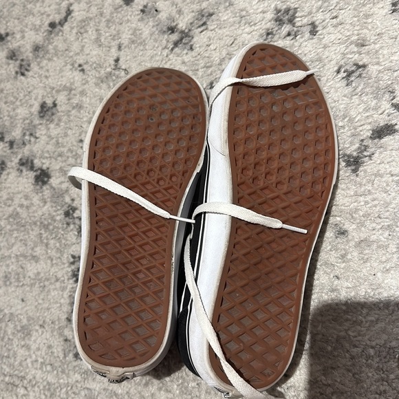 Vans - Picture 3 of 5